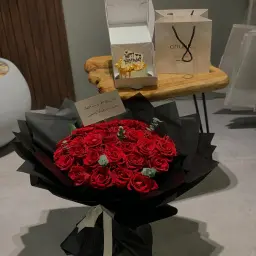 باقة ورد وكيك